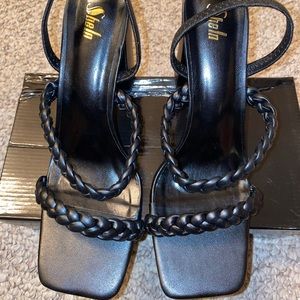 NEVER WORN STRAP BLACK SHOES